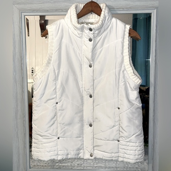 Carolyn Taylor Jackets & Blazers - White Vest quilted knit vest Warm Winter